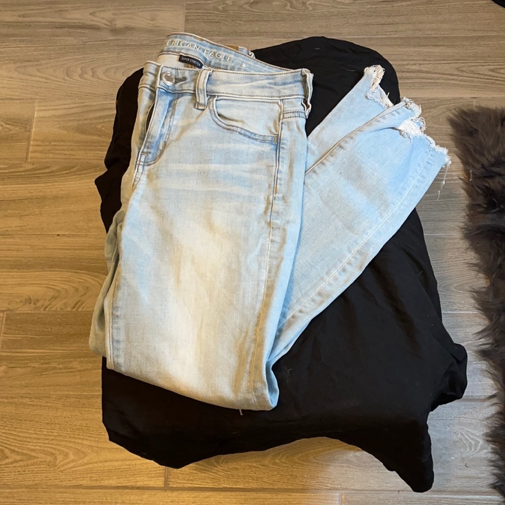 light wash american eagle jeans